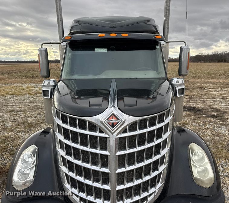 image for item ET4367 2015 International LoneStar semi truck