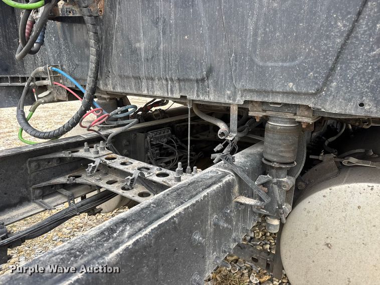 image for item ET4367 2015 International LoneStar semi truck