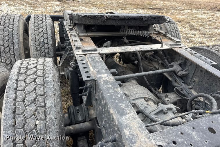 image for item ET4367 2015 International LoneStar semi truck