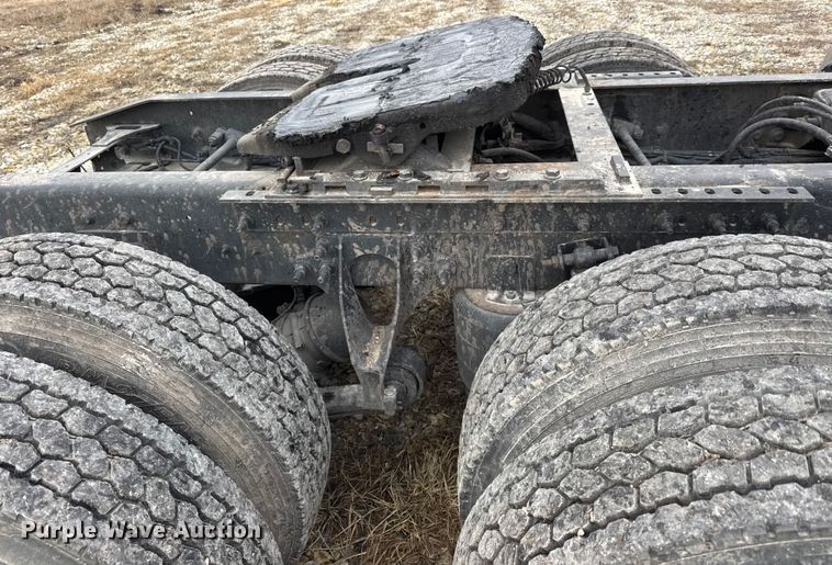 image for item ET4367 2015 International LoneStar semi truck