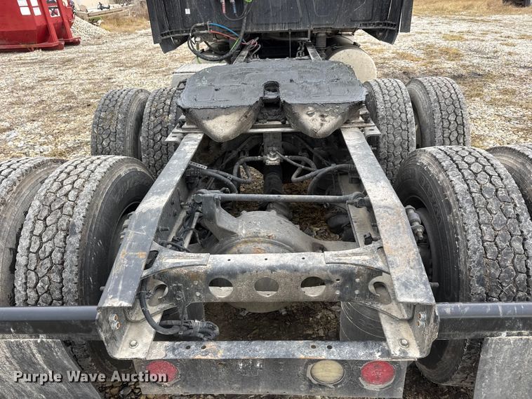 image for item ET4367 2015 International LoneStar semi truck