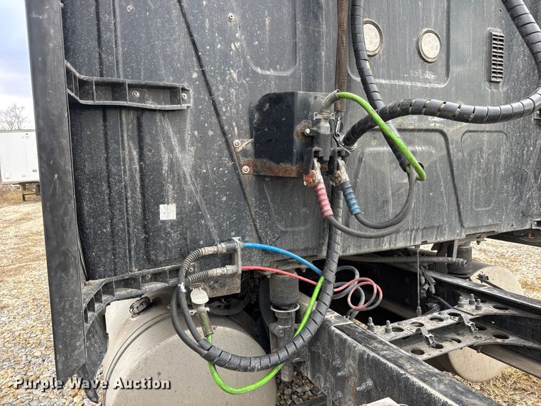 image for item ET4367 2015 International LoneStar semi truck