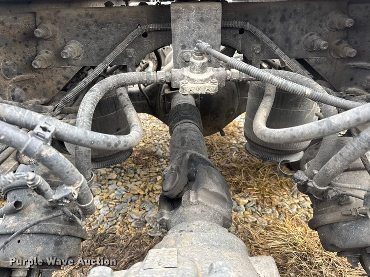 image for item ET4367 2015 International LoneStar semi truck