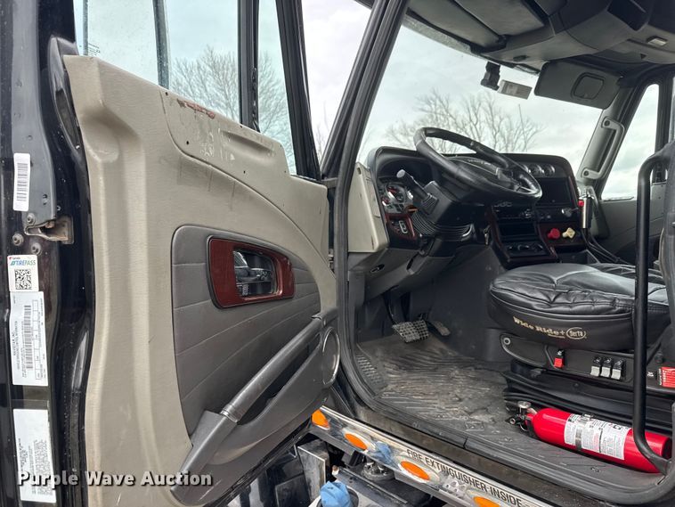 image for item ET4367 2015 International LoneStar semi truck