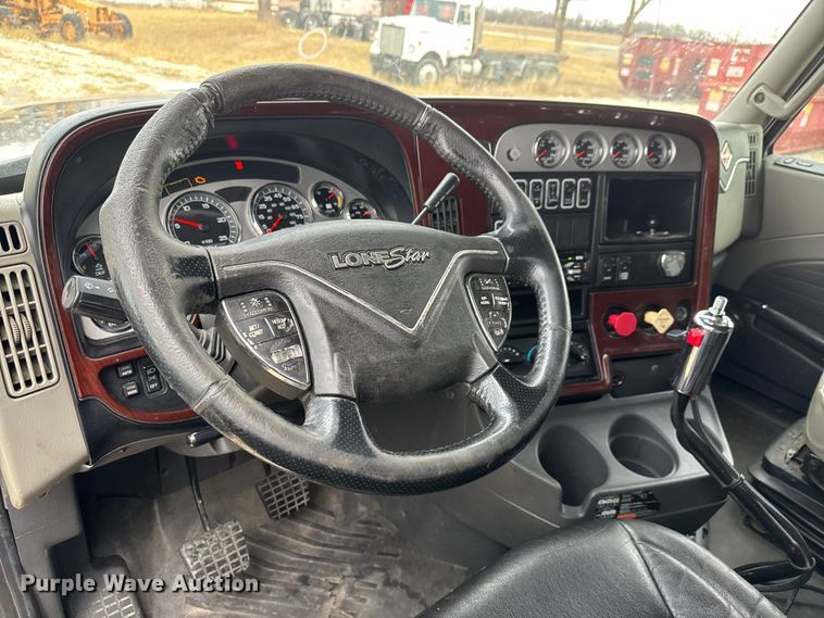 image for item ET4367 2015 International LoneStar semi truck