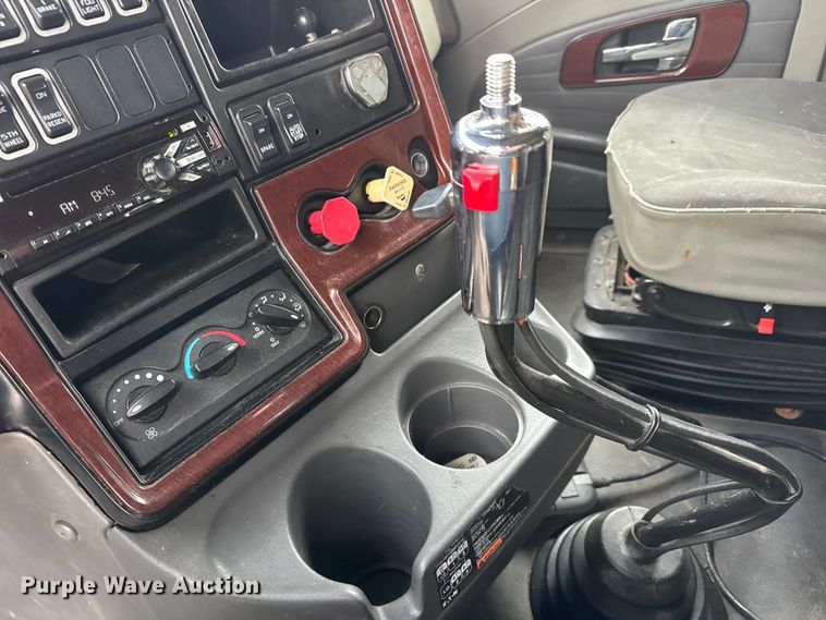 image for item ET4367 2015 International LoneStar semi truck