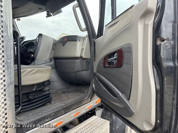 image for item ET4367 2015 International LoneStar semi truck