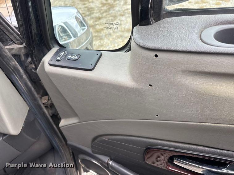 image for item ET4367 2015 International LoneStar semi truck