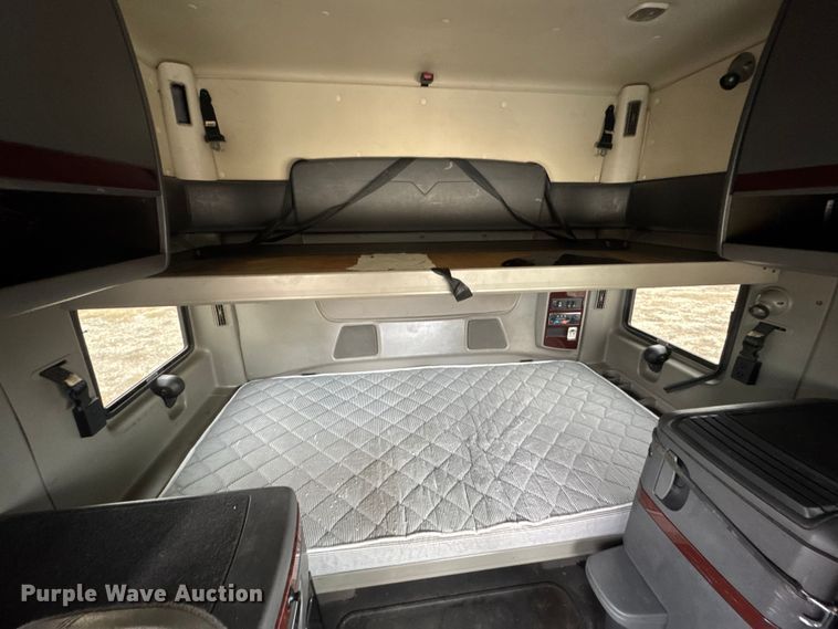 image for item ET4367 2015 International LoneStar semi truck