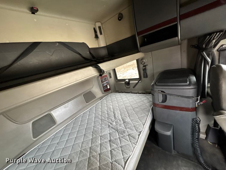 image for item ET4367 2015 International LoneStar semi truck