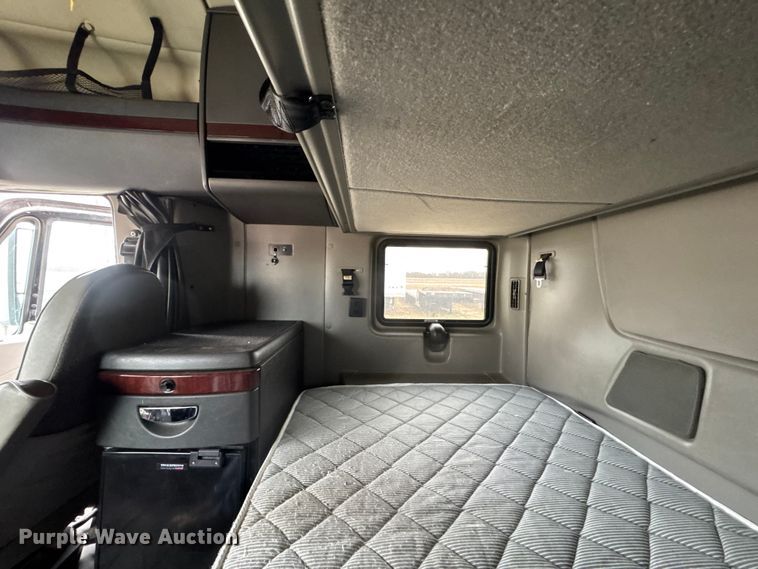 image for item ET4367 2015 International LoneStar semi truck