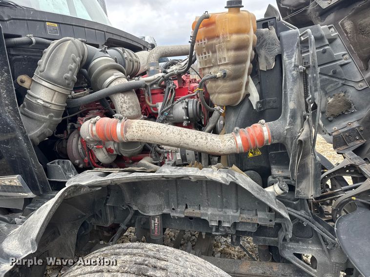 image for item ET4367 2015 International LoneStar semi truck