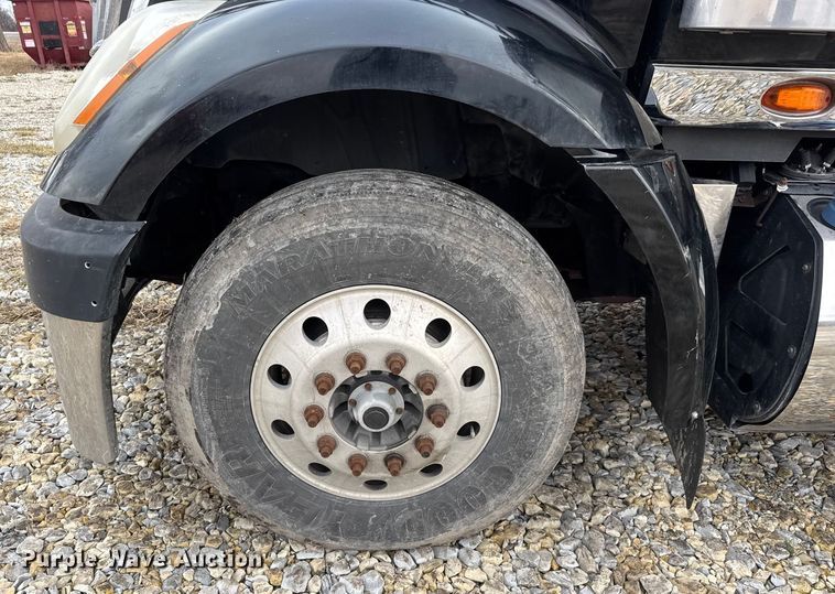 image for item ET4367 2015 International LoneStar semi truck