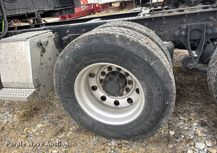 image for item ET4367 2015 International LoneStar semi truck