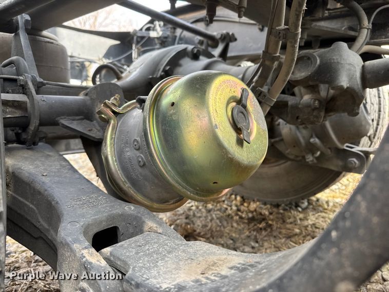 image for item ET4368 2018 Peterbilt 579 semi truck