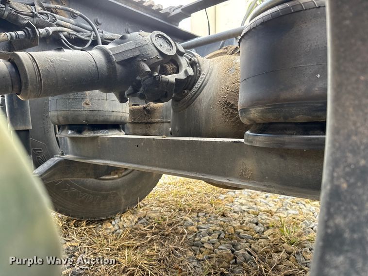 image for item ET4368 2018 Peterbilt 579 semi truck