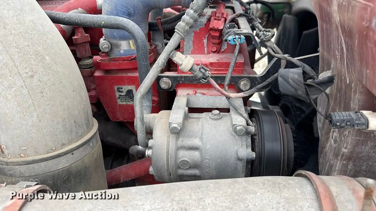 image for item ET4368 2018 Peterbilt 579 semi truck