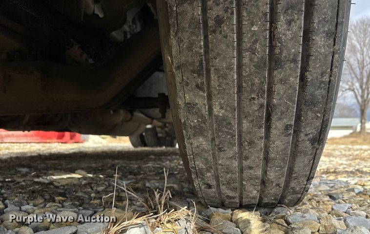 image for item ET4368 2018 Peterbilt 579 semi truck