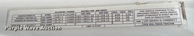 image for item ET4368 2018 Peterbilt 579 semi truck