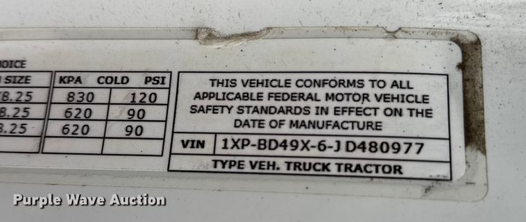 image for item ET4368 2018 Peterbilt 579 semi truck