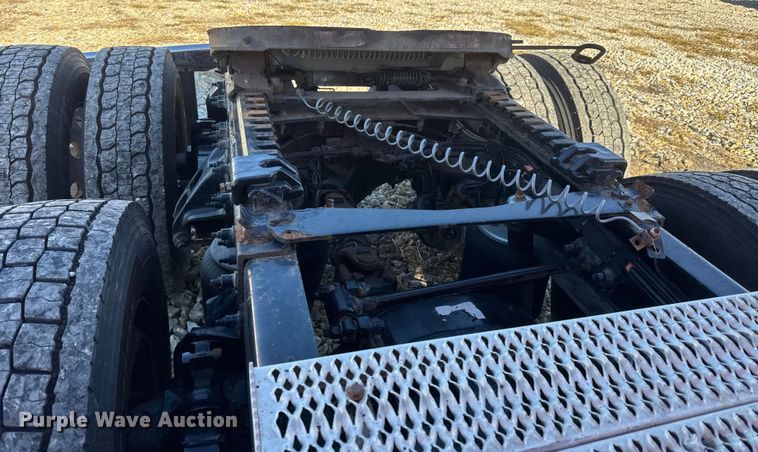 image for item ET4369 2020 Peterbilt 579 semi truck