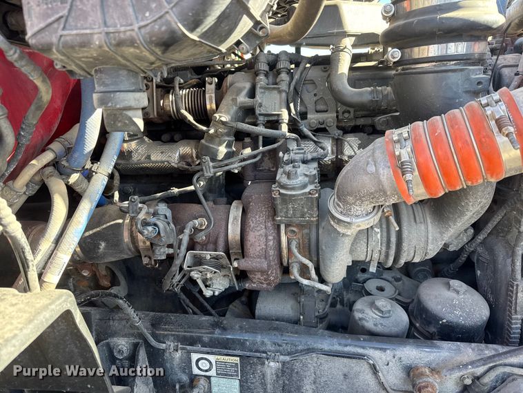 image for item ET4369 2020 Peterbilt 579 semi truck