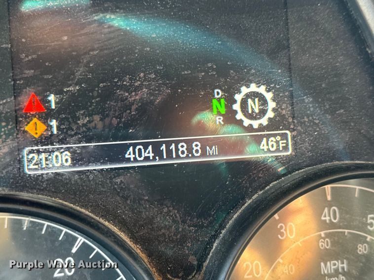 image for item ET4369 2020 Peterbilt 579 semi truck