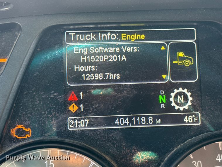 image for item ET4369 2020 Peterbilt 579 semi truck