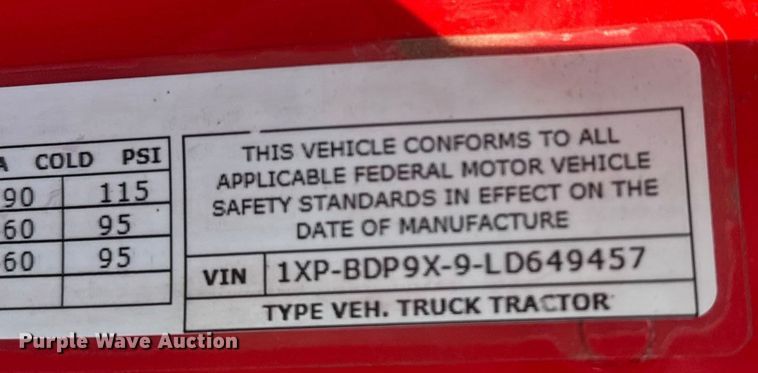 image for item ET4369 2020 Peterbilt 579 semi truck