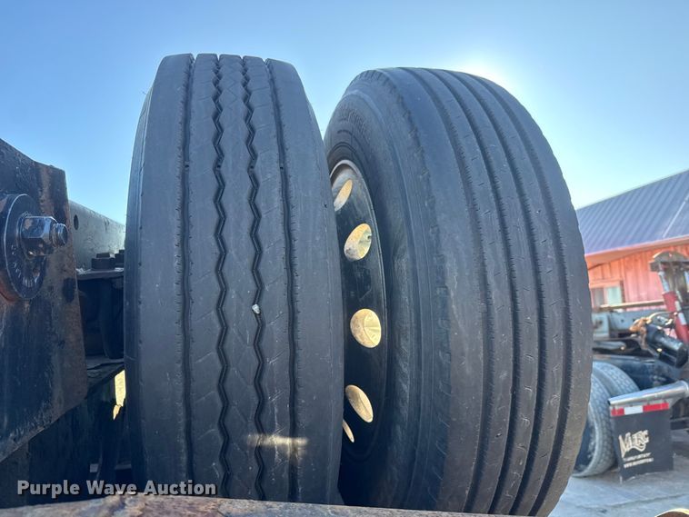 image for item ET4370 2019 Fontaine Renegade LXTN40 lowboy equipment trailer