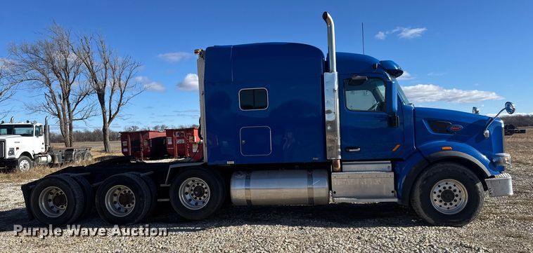 image for item ET4371 2015 Peterbilt 567 semi truck