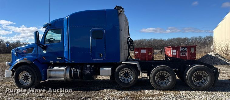 image for item ET4371 2015 Peterbilt 567 semi truck