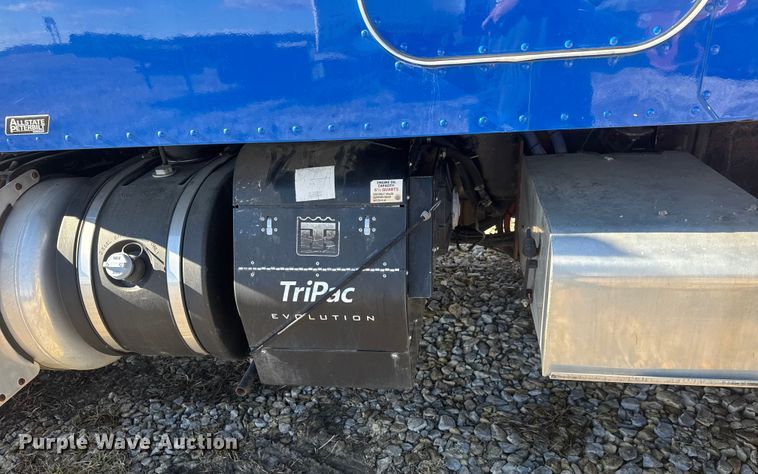 image for item ET4371 2015 Peterbilt 567 semi truck