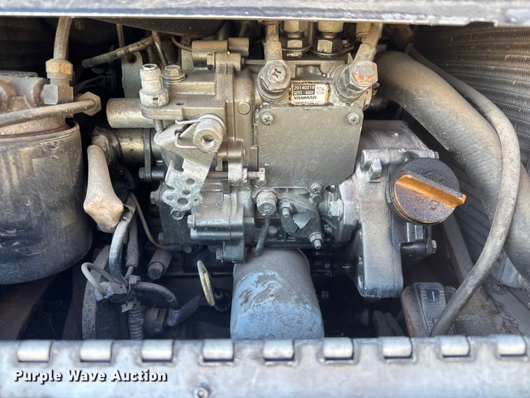 image for item ET4371 2015 Peterbilt 567 semi truck