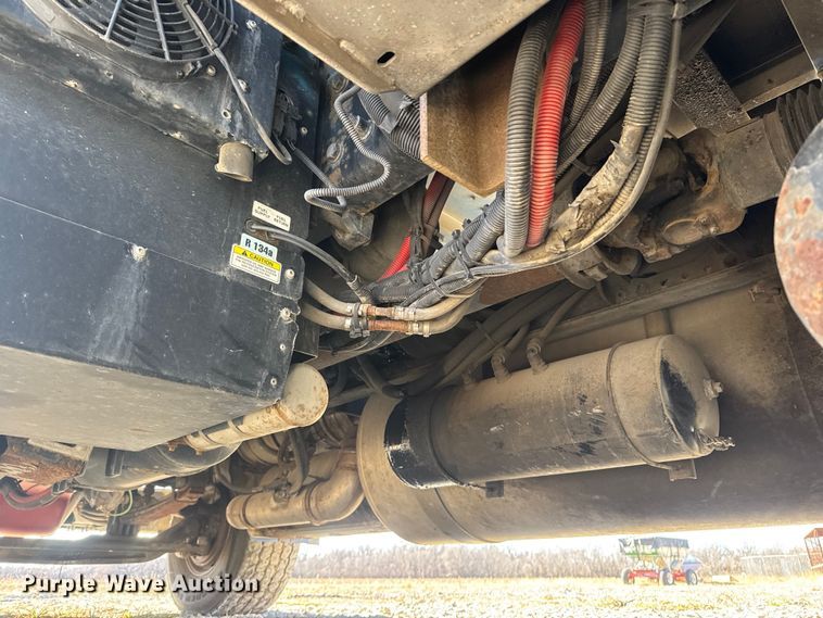 image for item ET4371 2015 Peterbilt 567 semi truck