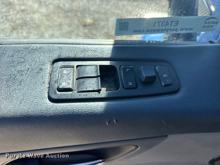 image for item ET4371 2015 Peterbilt 567 semi truck