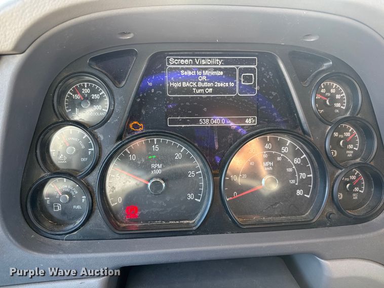 image for item ET4371 2015 Peterbilt 567 semi truck