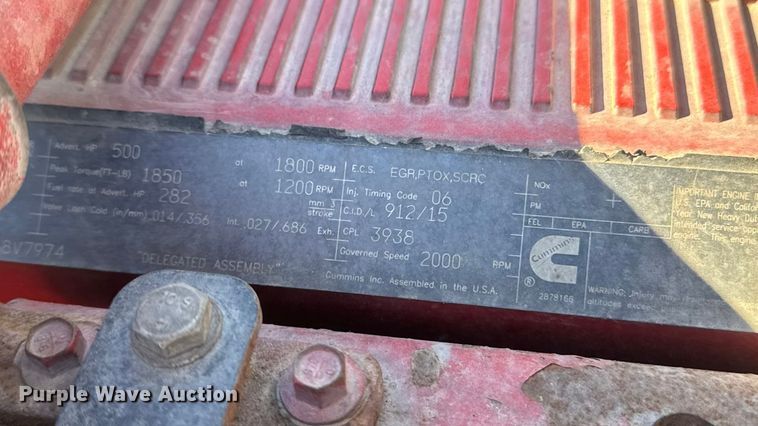 image for item ET4371 2015 Peterbilt 567 semi truck