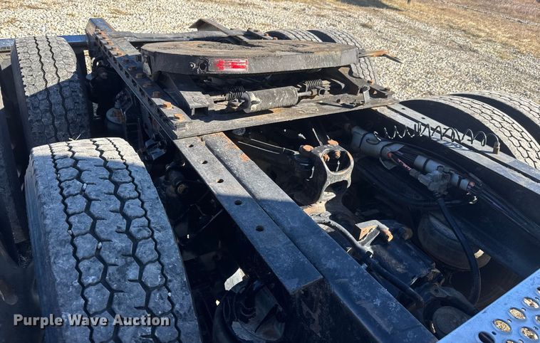 image for item ET4372 2014 Kenworth W900 semi truck