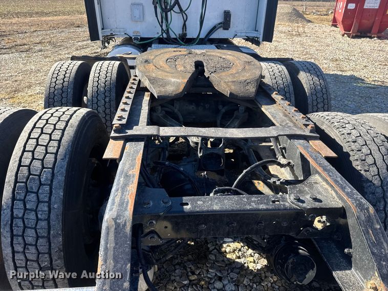 image for item ET4372 2014 Kenworth W900 semi truck