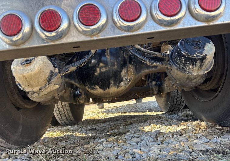 image for item ET4372 2014 Kenworth W900 semi truck