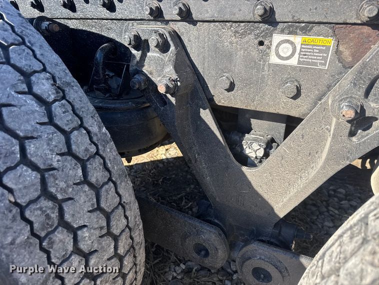 image for item ET4372 2014 Kenworth W900 semi truck