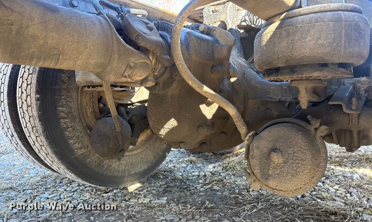 image for item ET4372 2014 Kenworth W900 semi truck