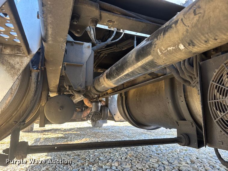 image for item ET4372 2014 Kenworth W900 semi truck