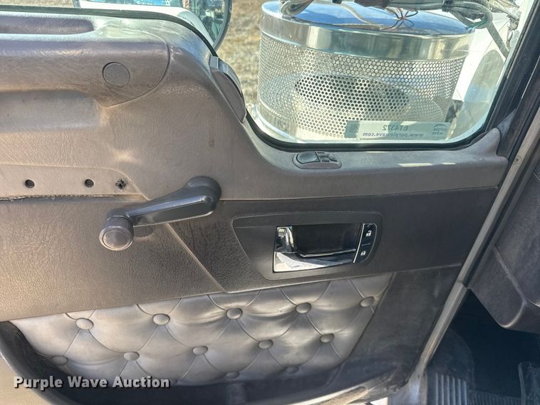 image for item ET4372 2014 Kenworth W900 semi truck