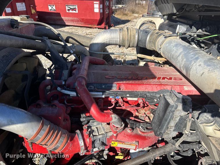 image for item ET4372 2014 Kenworth W900 semi truck