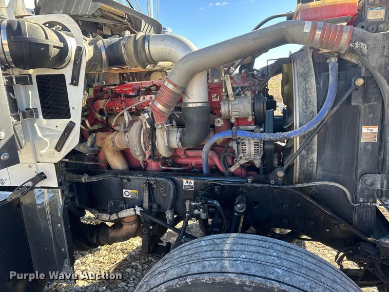 image for item ET4372 2014 Kenworth W900 semi truck