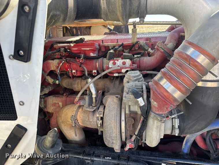 image for item ET4372 2014 Kenworth W900 semi truck