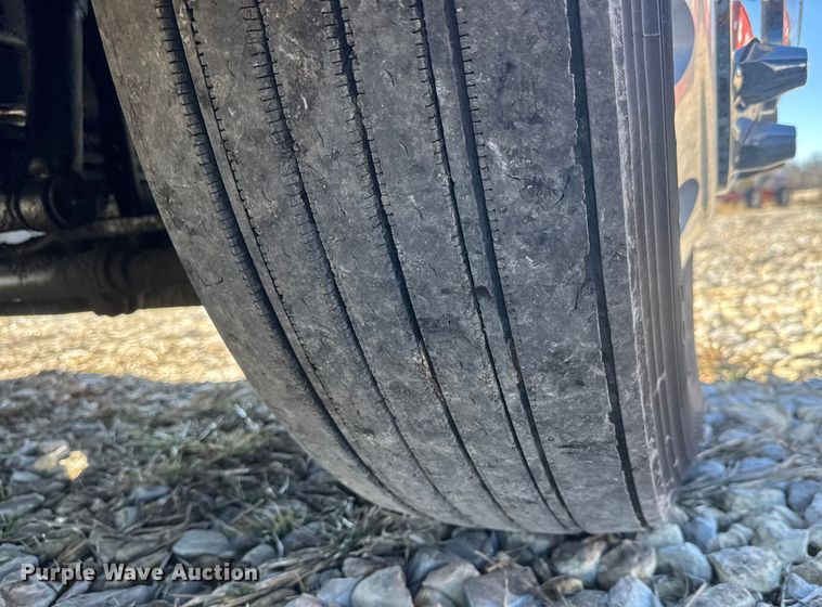 image for item ET4372 2014 Kenworth W900 semi truck