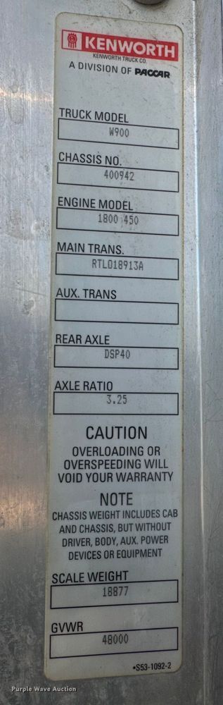 image for item ET4372 2014 Kenworth W900 semi truck